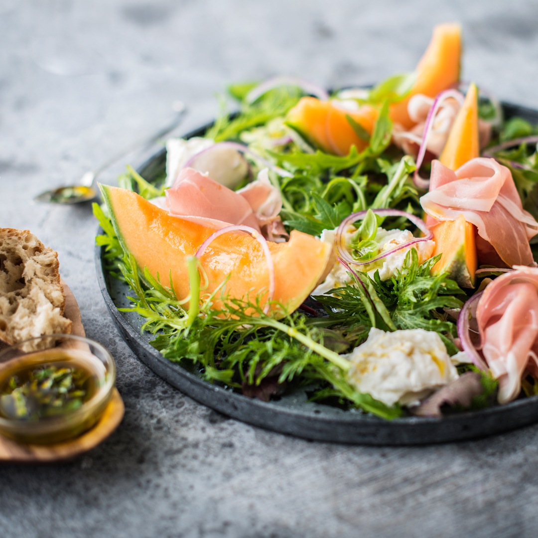 Lachssteak mit Melonen-Salat - Rezept | EDEKA