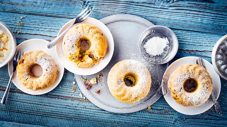 Mini-Gugelhupf ‒ Maxi-Geschmack! Unsere kleinen Kuchen gelingen kinderleicht und sind so lecker! Lassen Sie sich von unserem Mini-Gugelhupf-Rezept überzeugen!