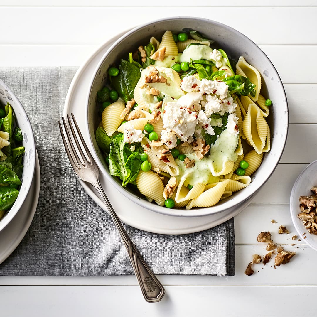 Muschelnudeln mit Spinat und Erbsen