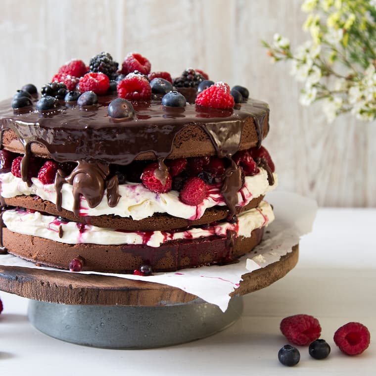 Naked Cake mit Beeren