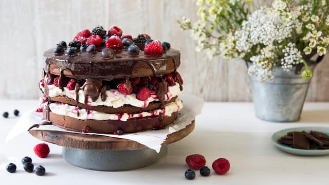 Naked Cake mit Beeren