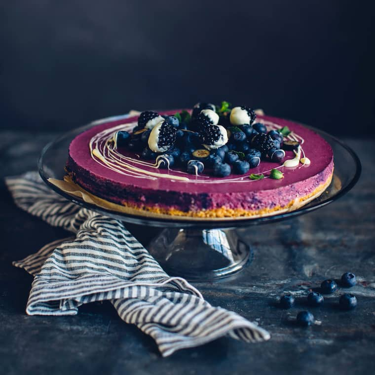 No-Bake Heidelbeer-Brombeer-Cheesecake