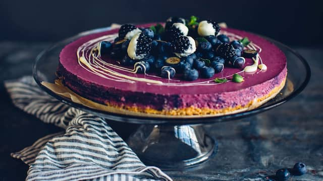 No-Bake Heidelbeer-Brombeer-Cheesecake