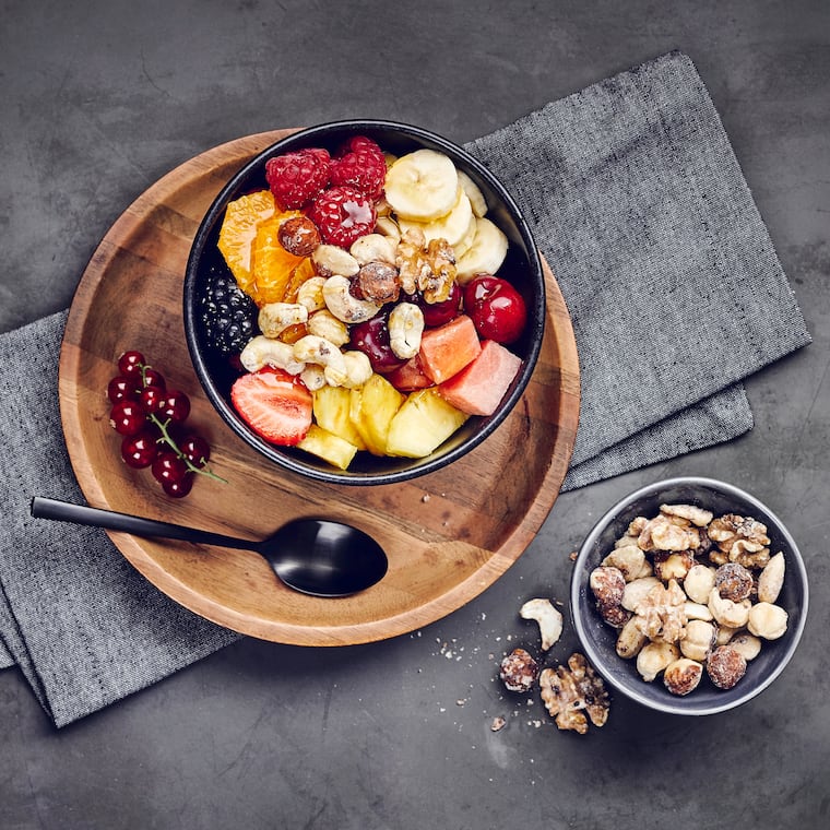 Obstsalat mit Nüssen