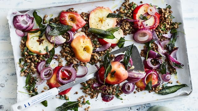 Ofenäpfel mit Linsensalat