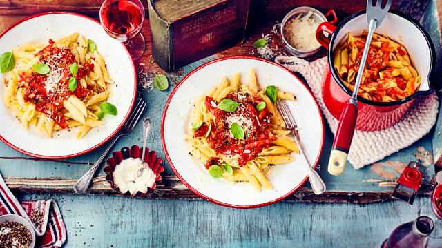 Penne mit Tomaten und Gemüse