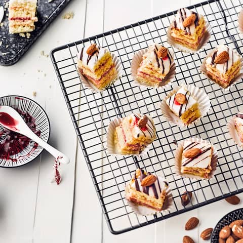 Petit fours