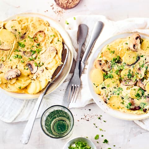 Manche Tage fordern einen etwas herzhafteren Start. Eier müssen sein, genügen jedoch nicht ganz. Mit unserem Kartoffelomelette-Rezept wird der Tag perfekt.