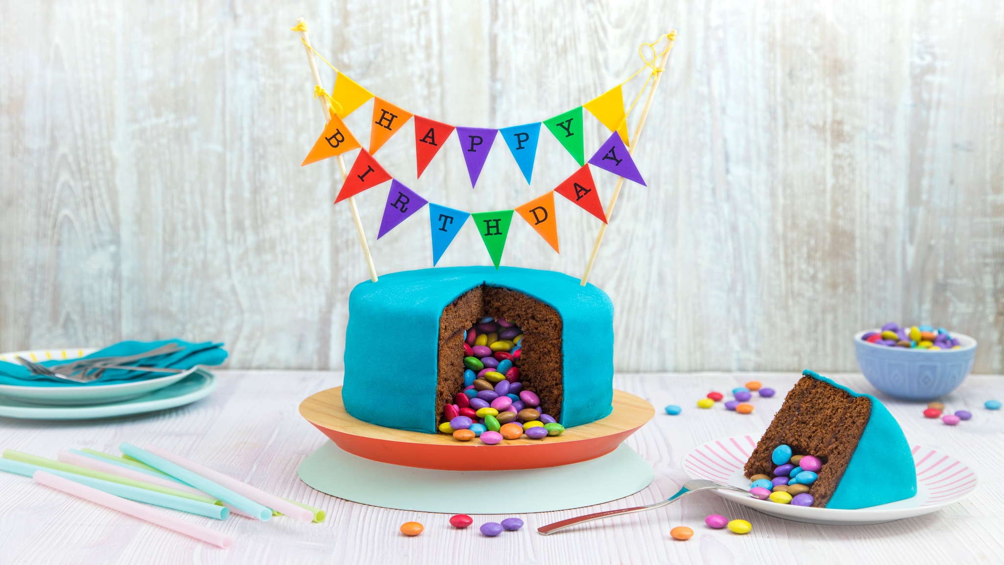 Überraschungs-Pinata-Cake