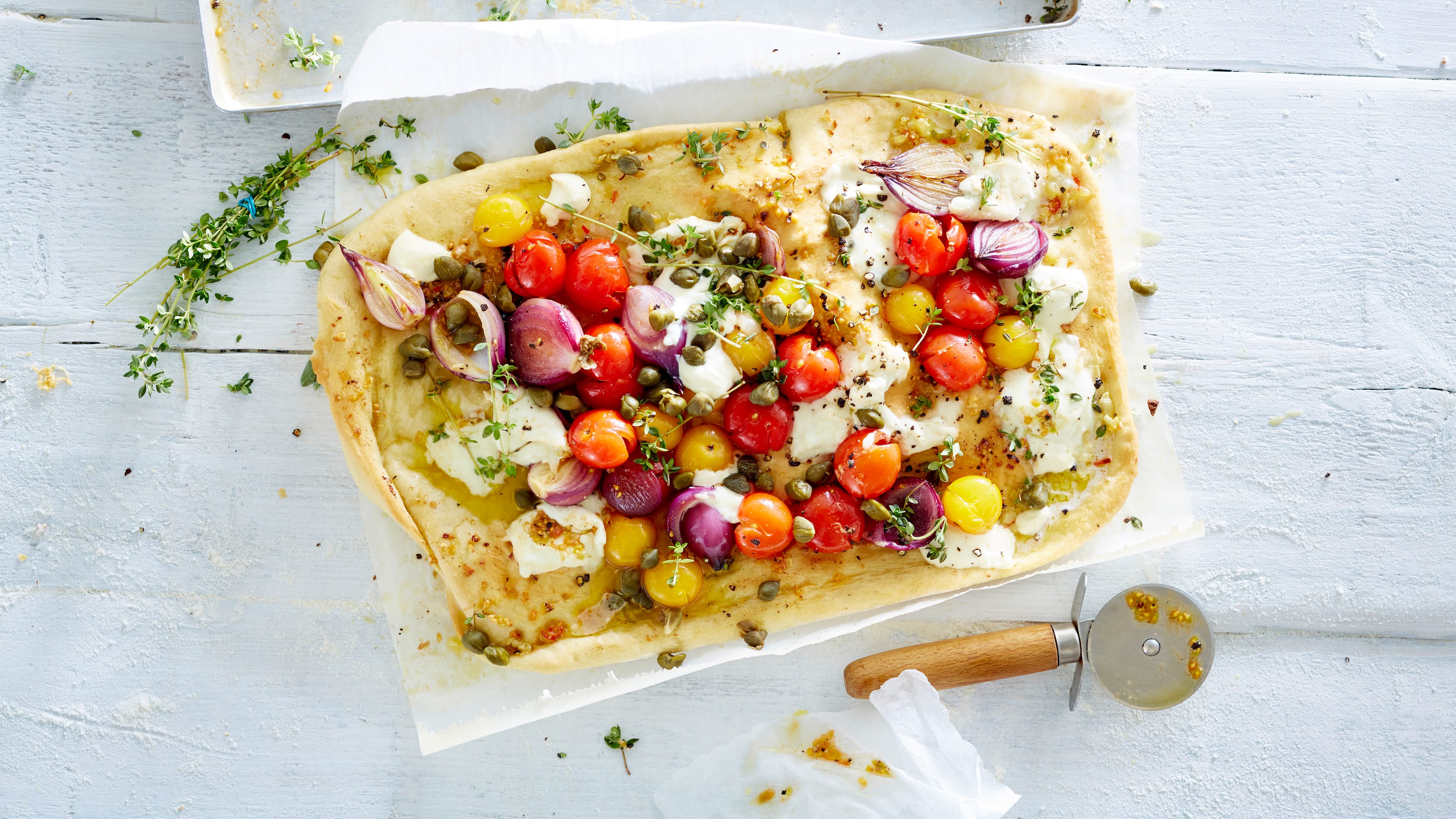 Pizza mit Knoblauch-Chili-Öl - Rezept | EDEKA