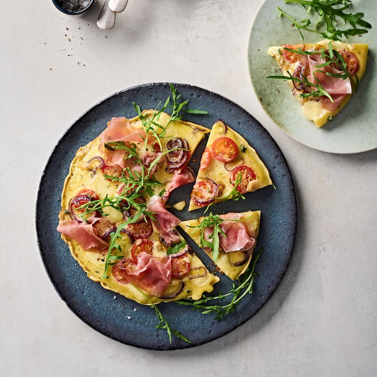 Pizza-Pfannkuchen mit Schinken & Mozzarella