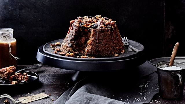 Plum Pudding mit Salzkaramell-Sauce