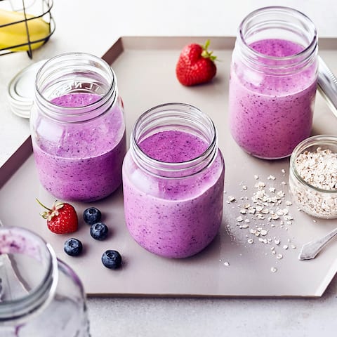 Unser Rezept-Tipp für nach dem Sport: Der Post-Workout-Shake versorgt Ihren Körper mit den Nährstoffen, die er nach einem Workout benötigt - und dazu ist er noch richtig lecker! Alternativ können Sie ihn mit pflanzlicher Milch zubereiten. 