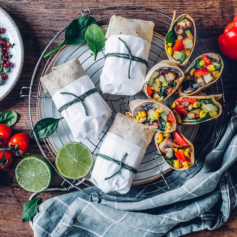 Protein-Wraps mit Avocado und Halloumi