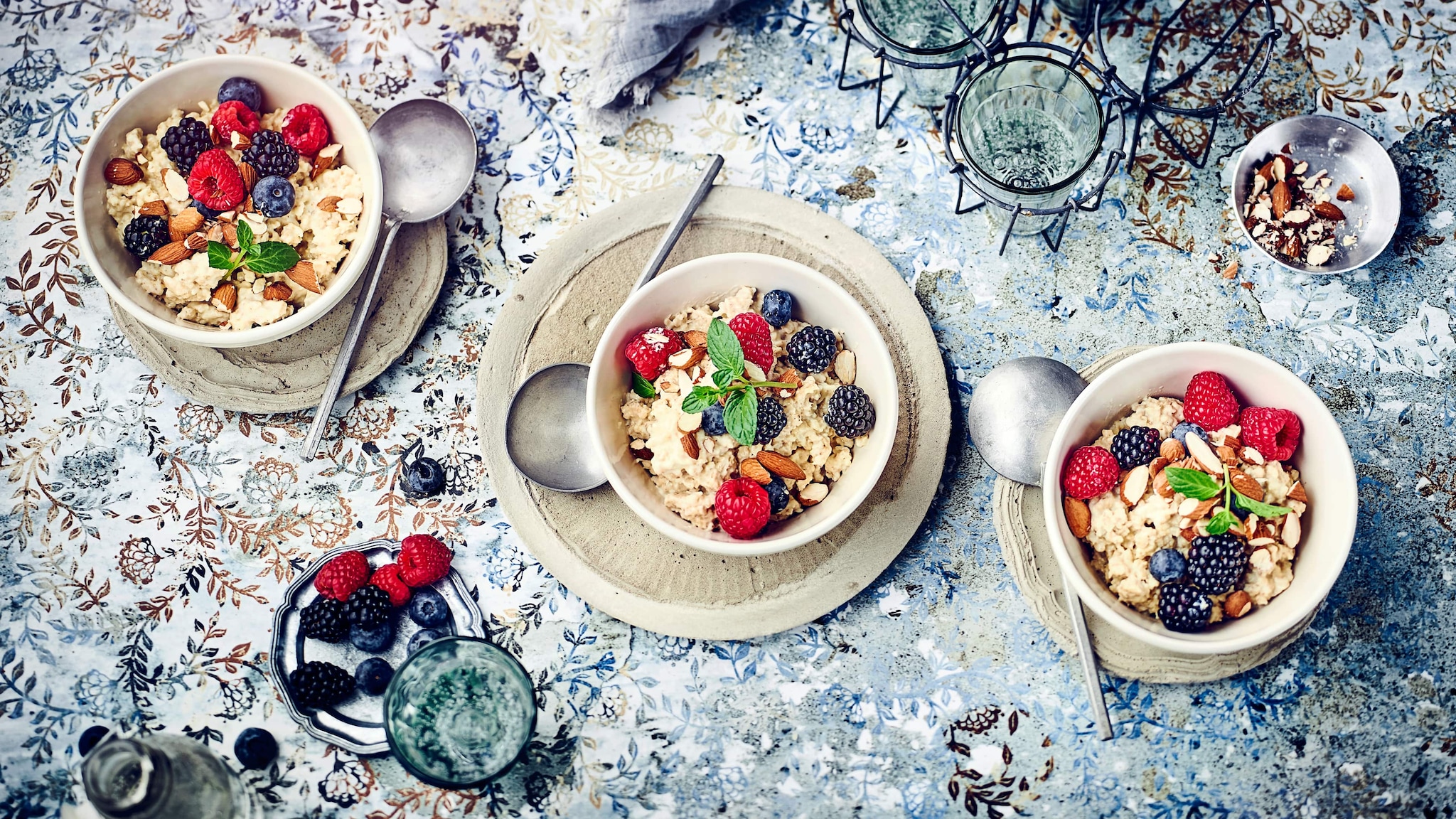 Pudding Oats mit frischen Beeren