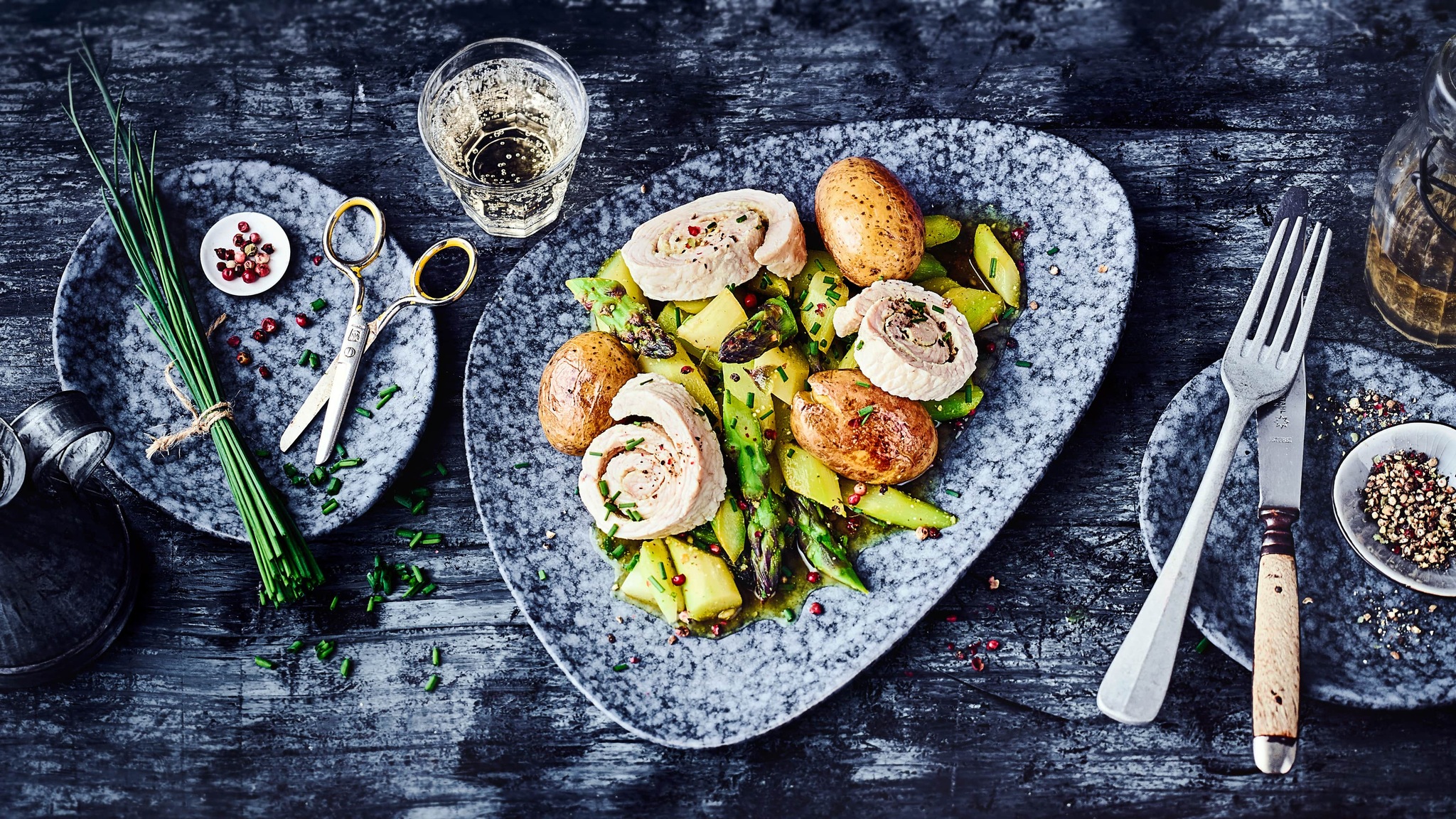 Putenroulade auf Spargel