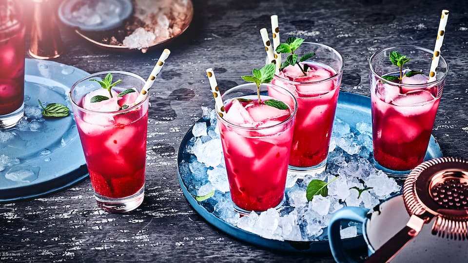 Ein echte Legende zum selber mixen – und das auch noch ganz einfach. Probieren Sie unser Rezept für Singapore Sling aus und genießen Sie den leckeren Gin-Cocktail.