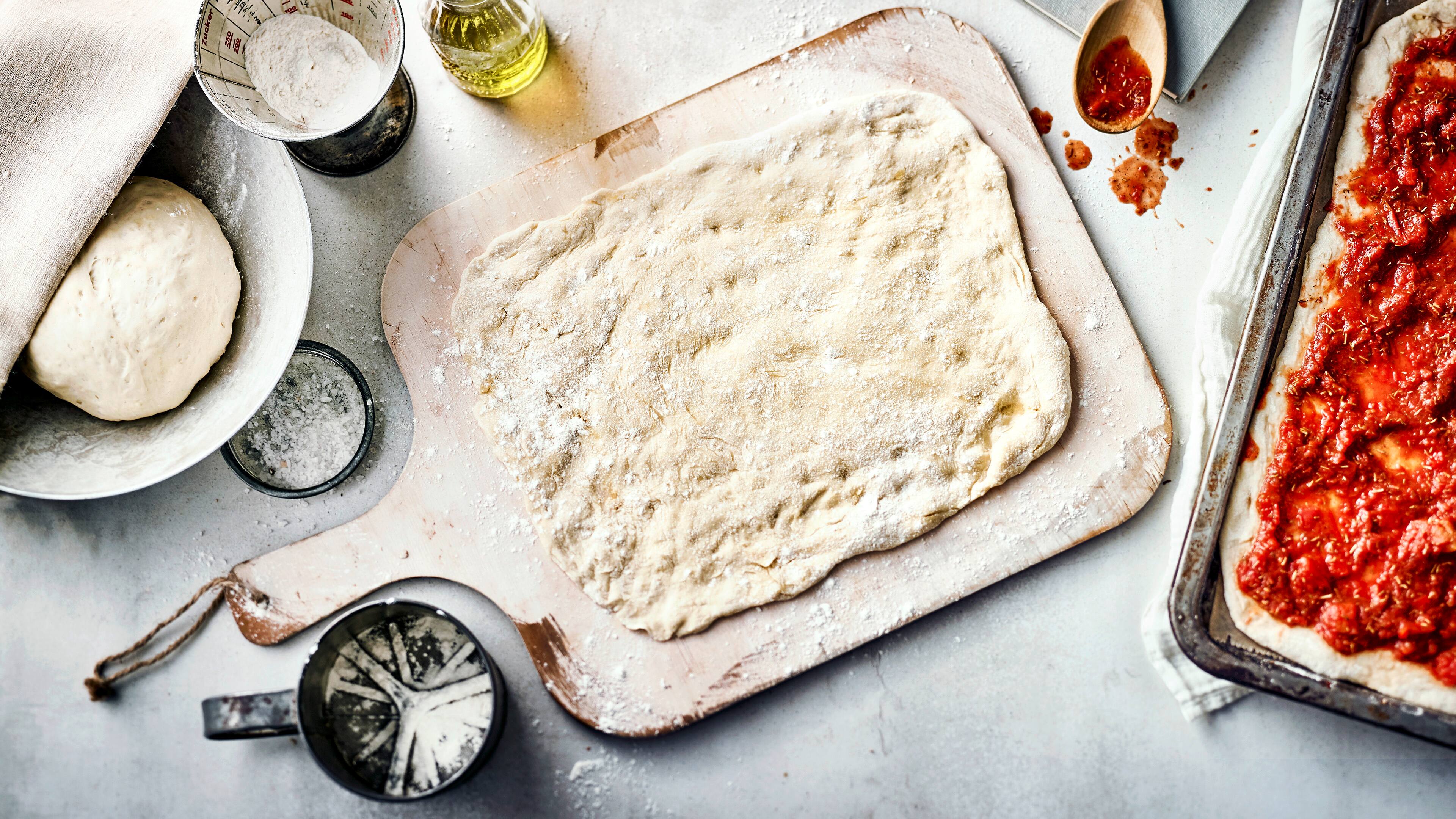 Grundrezept Pizzateig - Rezept | EDEKA