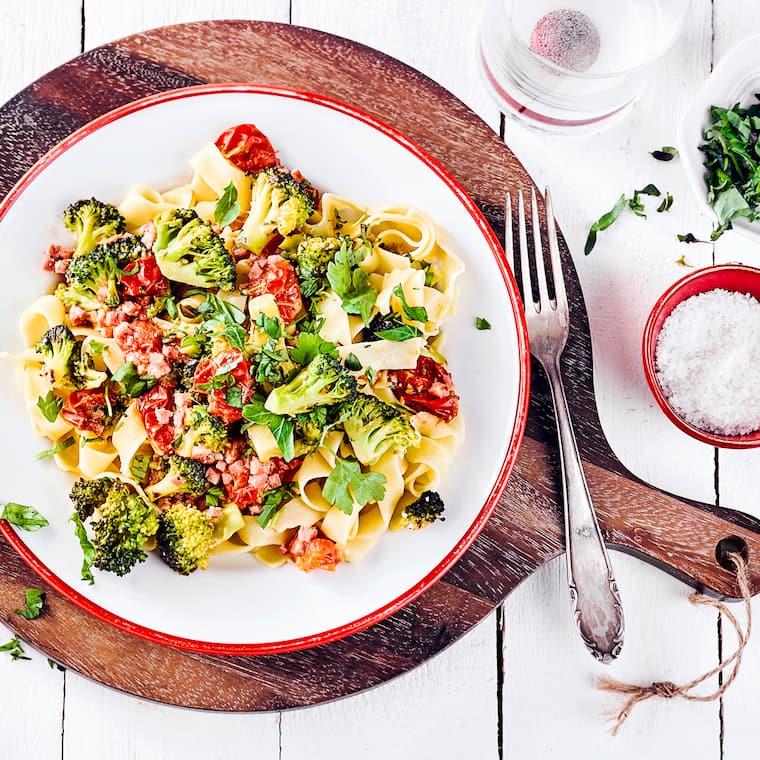 Pasta, Brokkoli und Kräuter