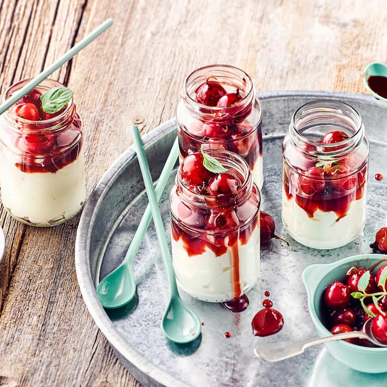 Quarkcreme mit Stachelbeeren