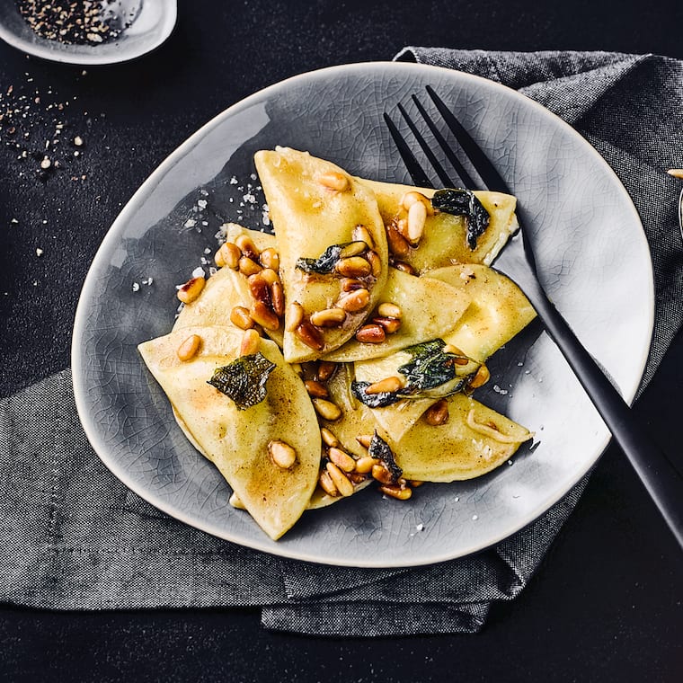 Ravioli in Salbeibutter