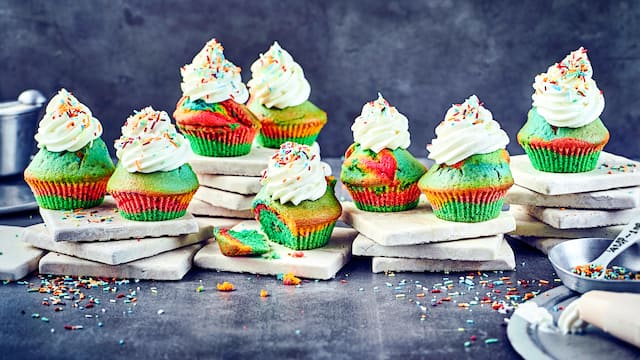 Regenbogen-Muffins