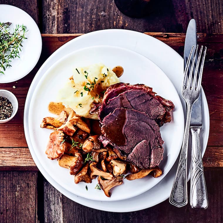 Rehkeule mit Pfifferlingen und Kartoffelpüree