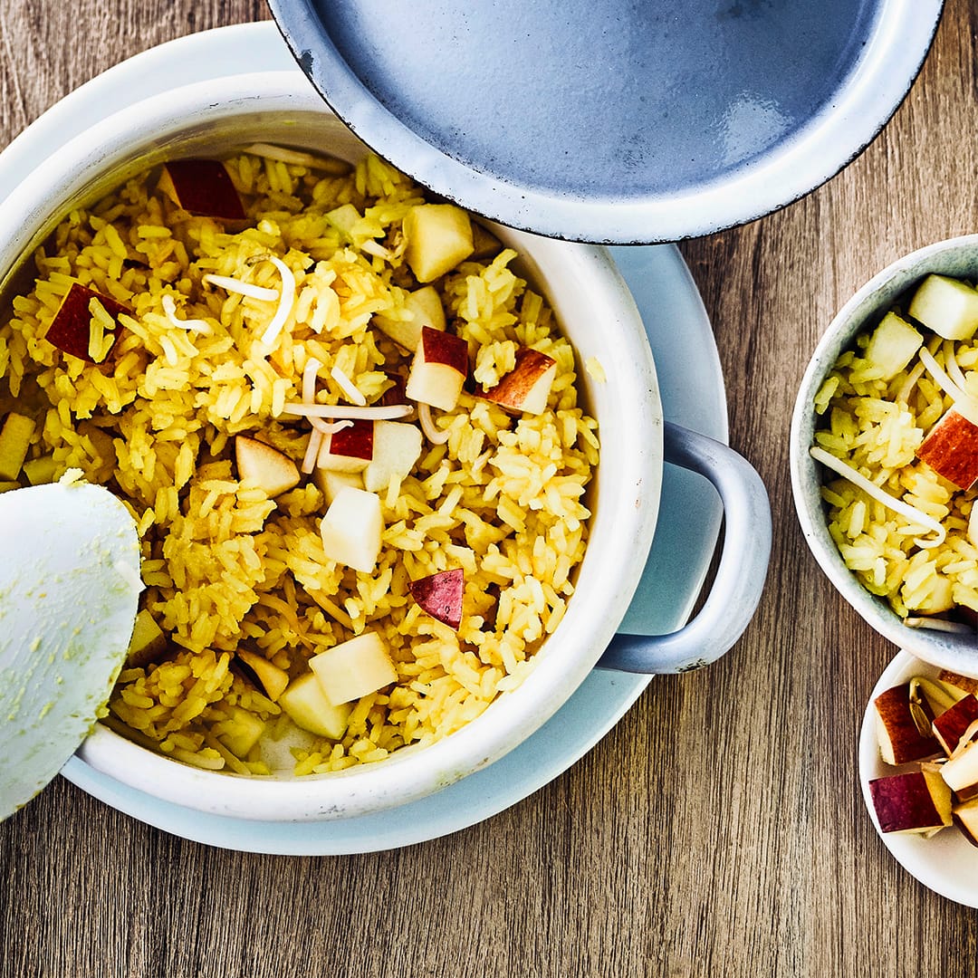 Reiscreme mit Äpfeln