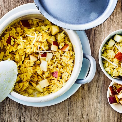 Schnelles Mittagsgericht oder als Snack für Zwischendurch ohne Gluten: Probieren Sie unsere Reiscreme mit Äpfeln, Mungobohnensprossen und Kokosmilch – in nur 20 Minuten zubereitet!