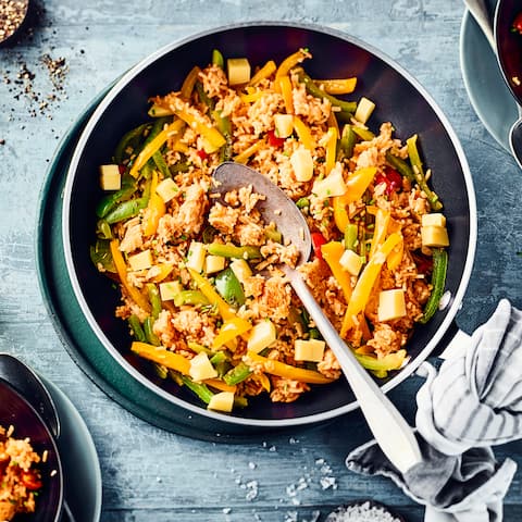 Reis ist eine der wichtigsten Nutzpflanzen der Welt. Erfahren Sie mit dem Reispfanne-Rezept von EDEKA, wie lecker Reisgerichte schmecken können.