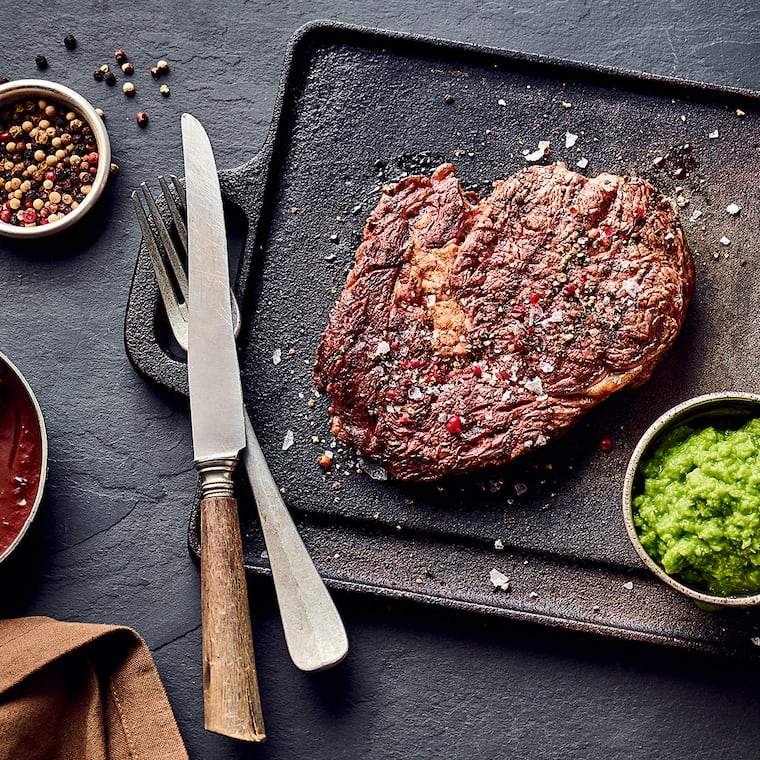 Rib-Eye-Steak mit Pommes