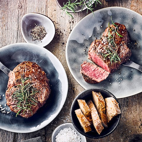 Ein klassisches Rinderfilet zuzubereiten, ist kein Hexenwerk. Wir zeigen Ihnen, wie es gelingt und köstlich schmeckt!