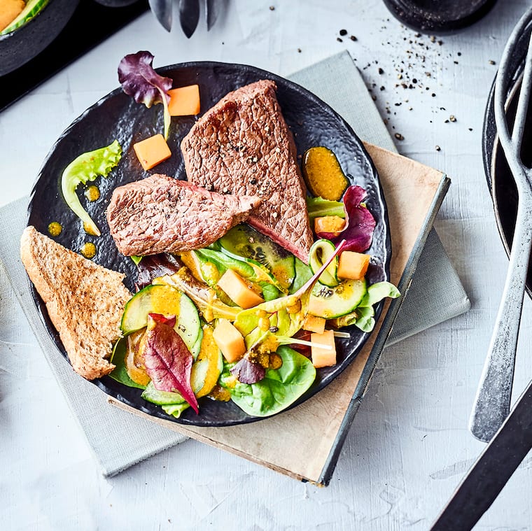 Rinderhüftsteak mit Salat