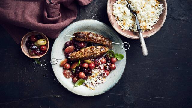 Rinderkebab mit süßsauren Weintrauben