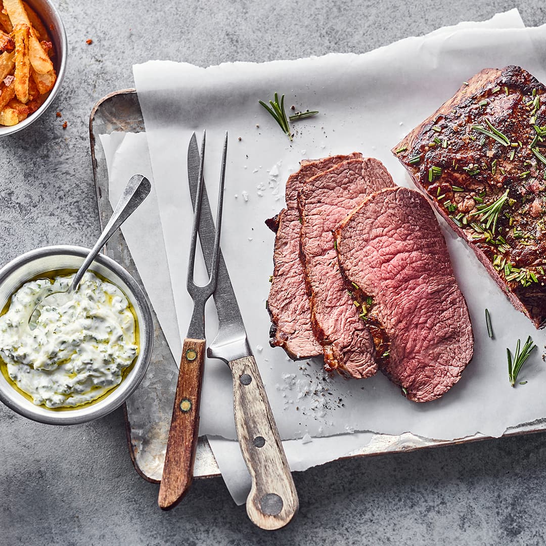 Roastbeef mit Kohlrabi-Pommes und Kräuter-Dip