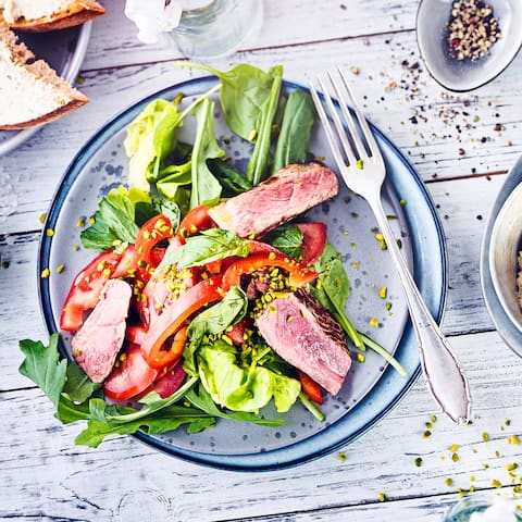 Roastbeefsteak mit Salat