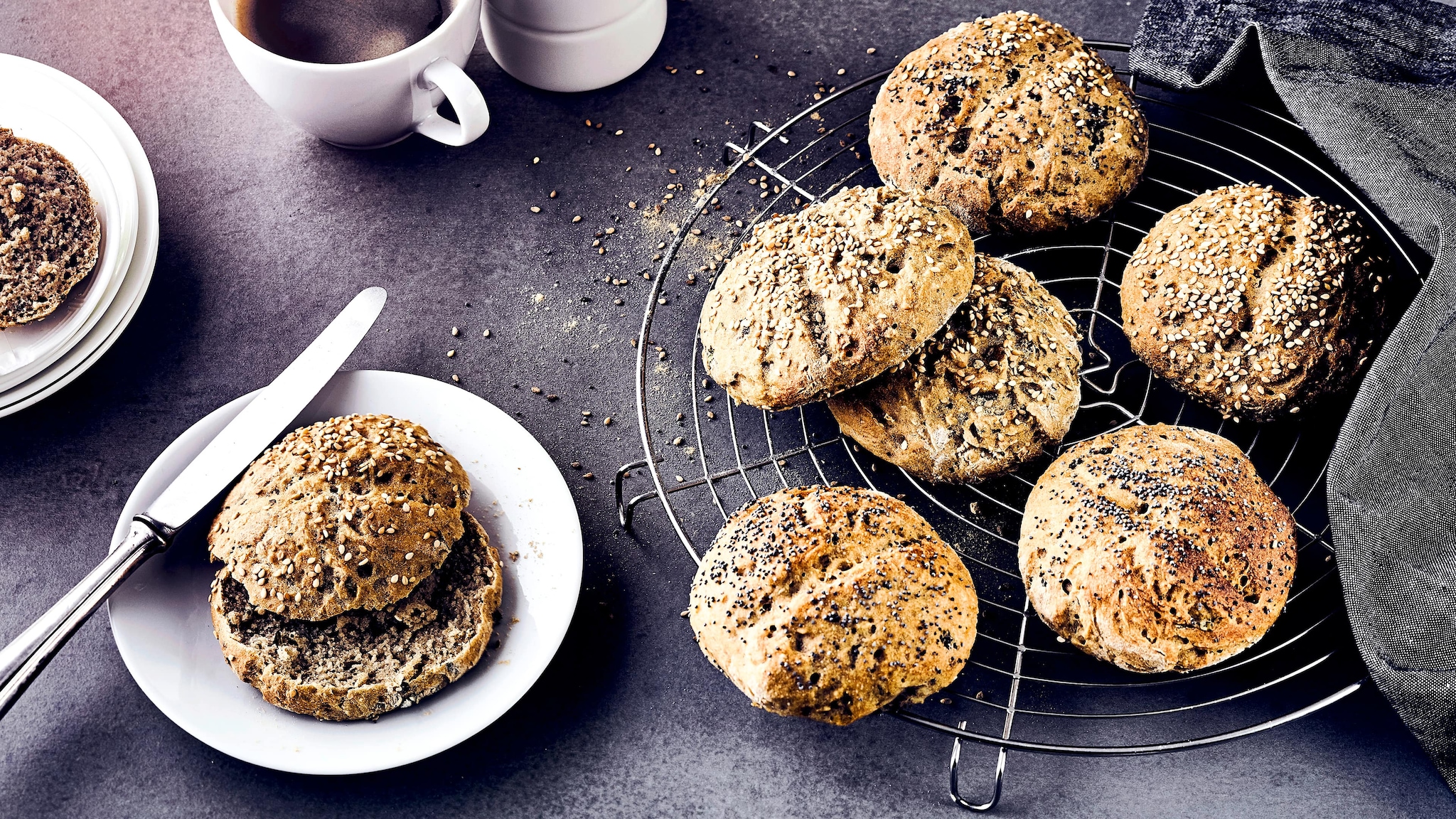 Roggen-Kräuter-Brötchen