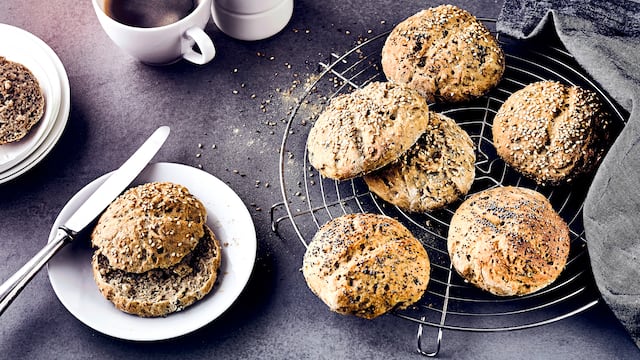 Roggen-Kräuter-Brötchen