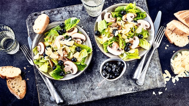 Romana-Salat mit Champignons