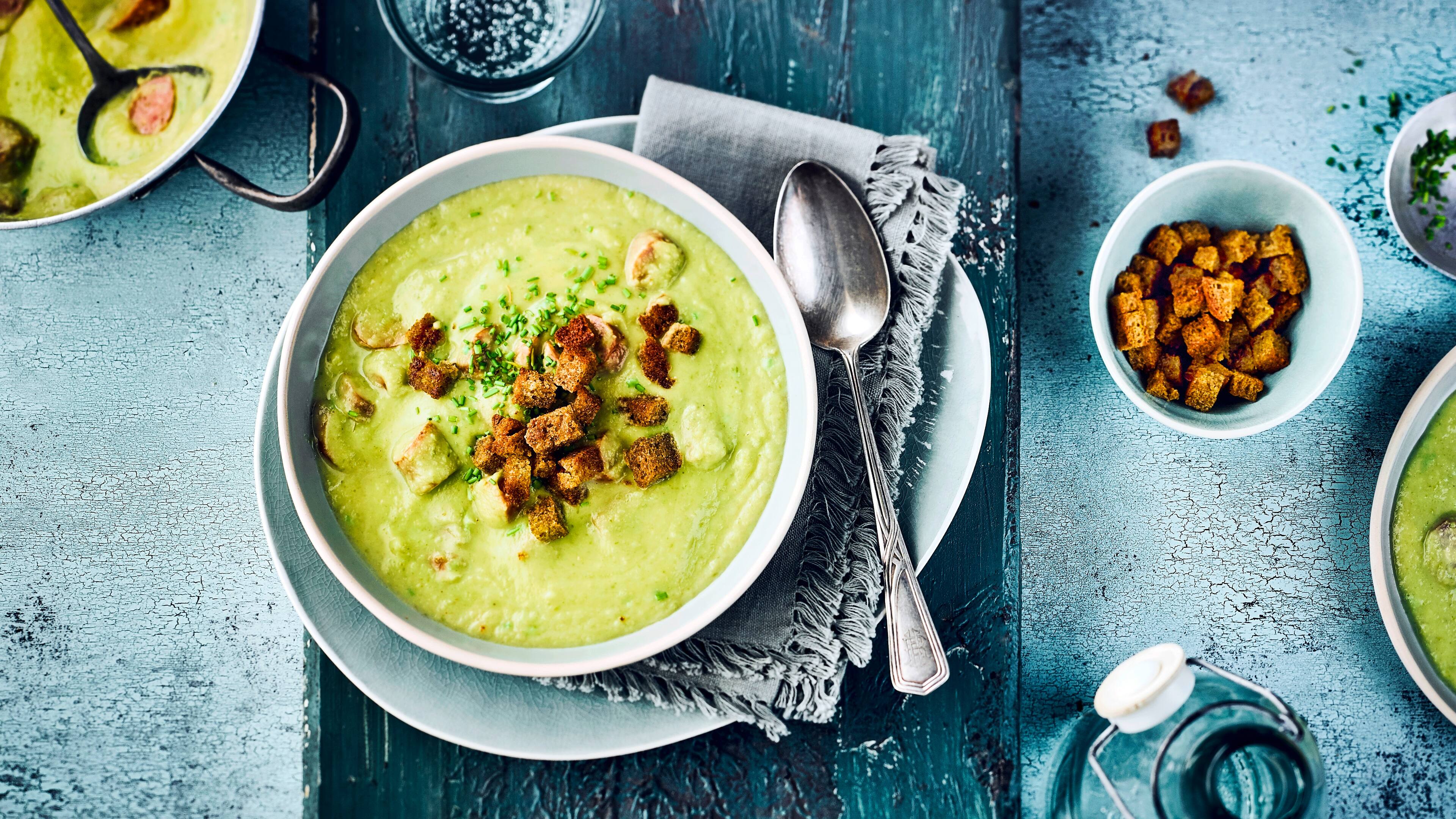 Rosenkohlsuppe mit Kohlwurst - Rezept | EDEKA