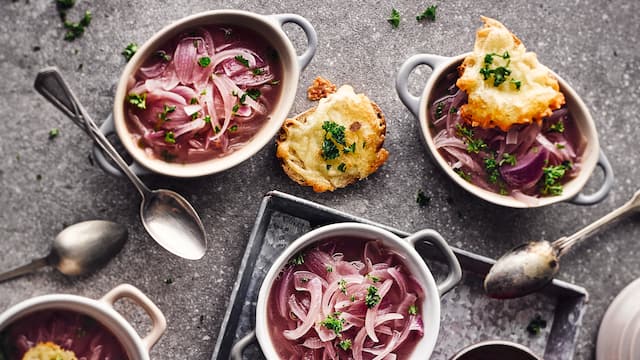 Rote Zwiebelsuppe