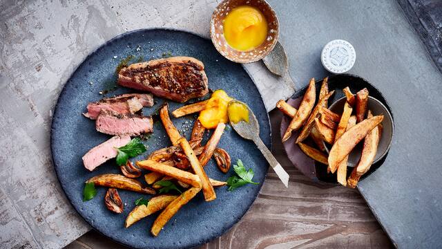 Rumpsteak mit Pommes und Kürbisketchup 