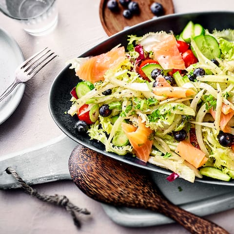 Salat mit Räucherlachs