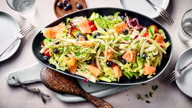 Salat mit Räucherlachs