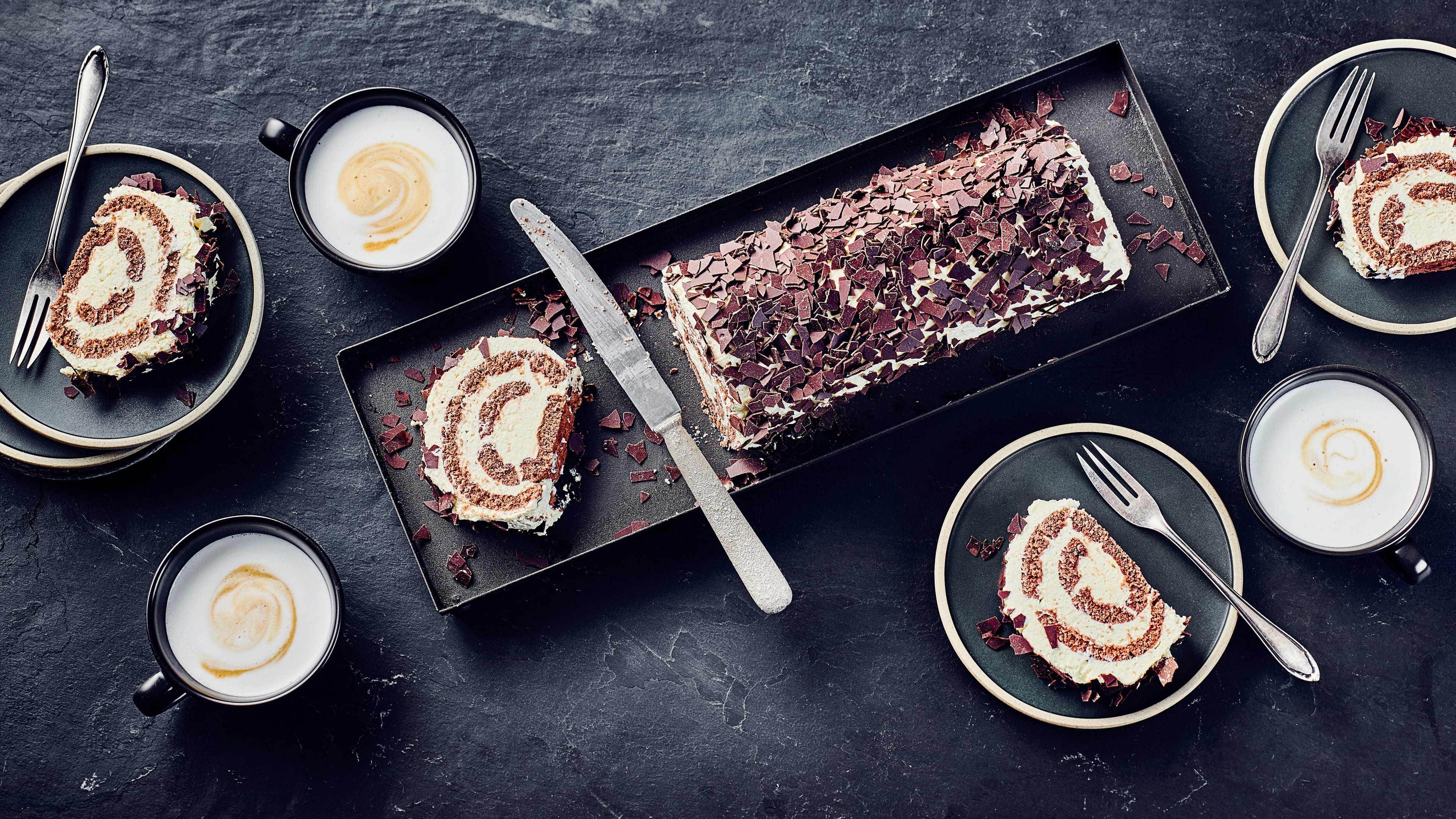 Schoko-Biskuit-Rolle - Rezept | EDEKA