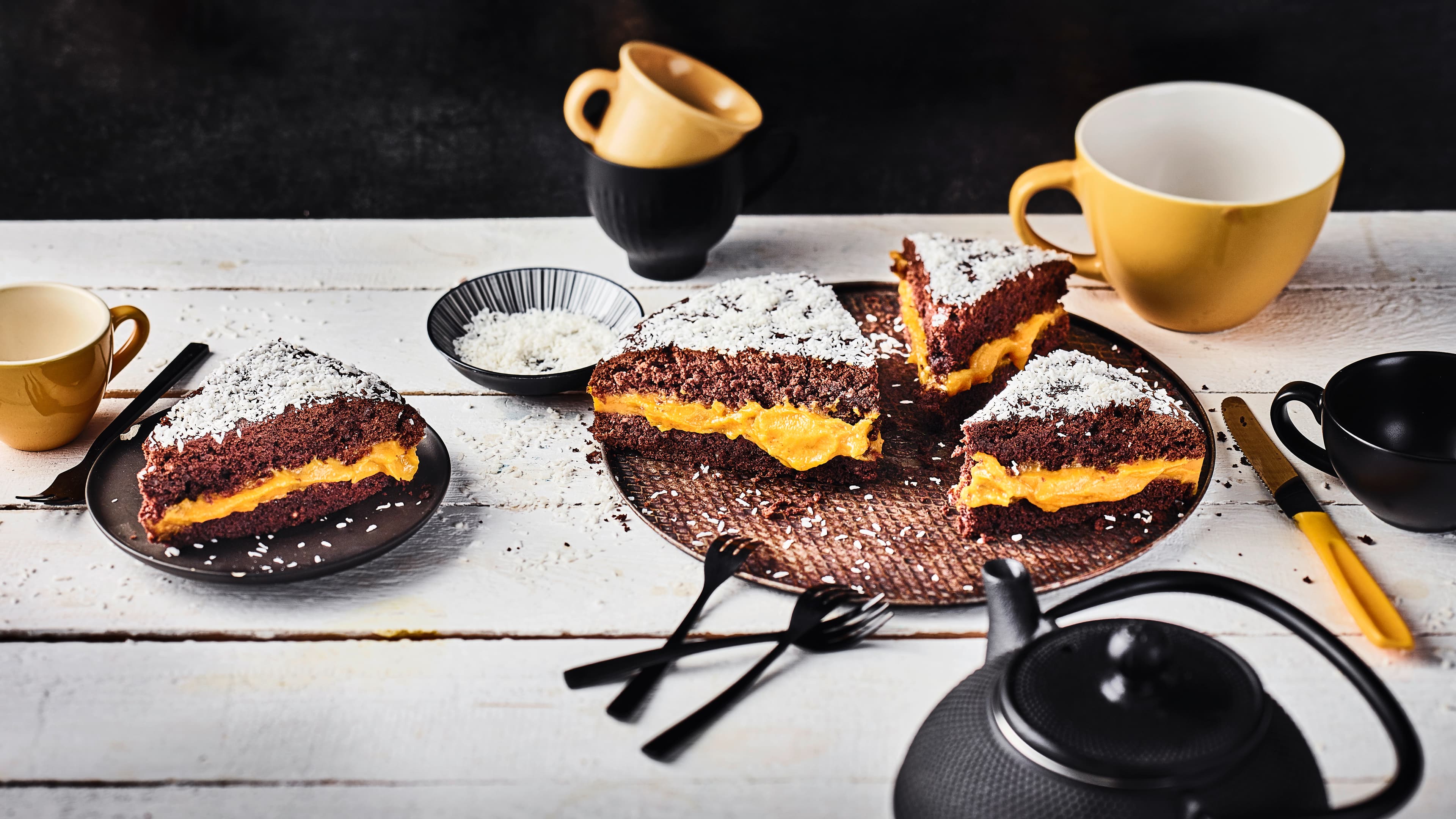 Schoko-Kürbis-Kuchen mit Kokosraspeln - Rezept | EDEKA Schoko-Kürbis-Kuchen mit Kokosraspeln - Rezept | EDEKA