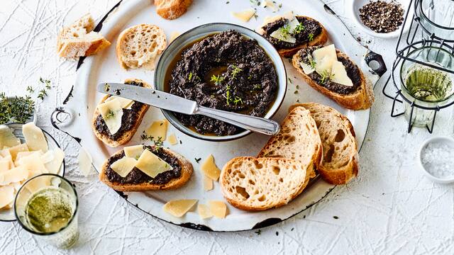 Schwarze Oliventapenade