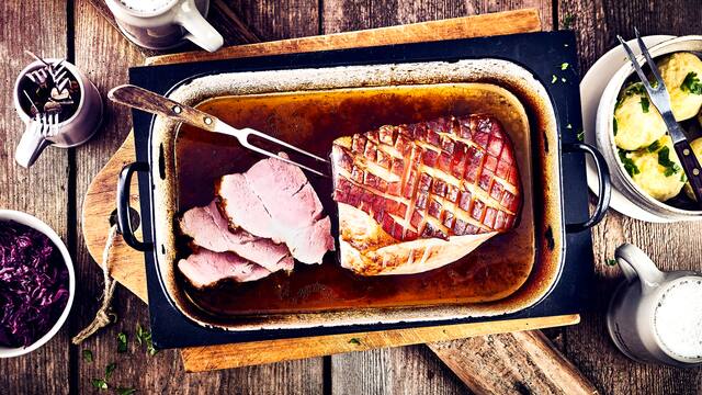 Schweinebraten mit Rotkohl