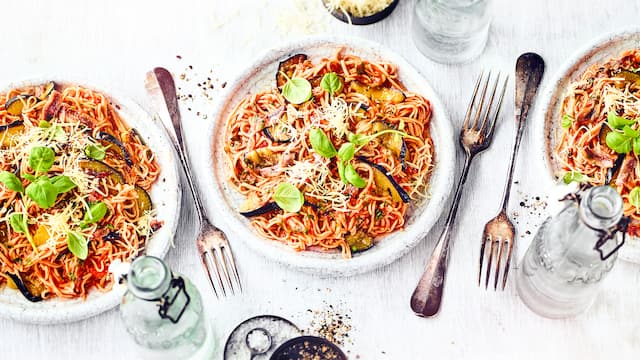 Soja-Spaghetti mit Aubergine