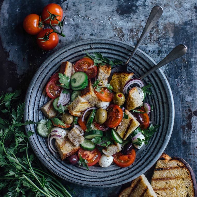 Sommerlicher Brotsalat